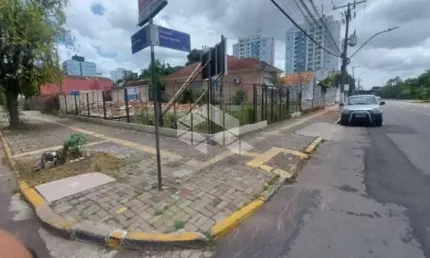 Terreno de esquina 10,80 x 33,80 no Centro de Canoas, próximo ao La Salle.