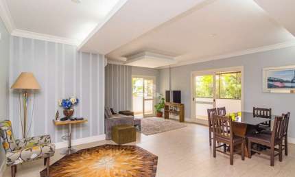 Apartamento, 3 Dormitórios, sacada com churrasqueira, 2 vagas de garagem, próximo ao Canoas Shopping, no Centro de Canoas. Aceita financiamento e FGTS