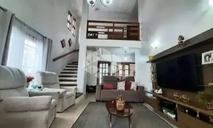 Casa/Sobrado, 4 dormitórios, 1 suíte e 2 vagas,  Moinhos de Vento, Canoas