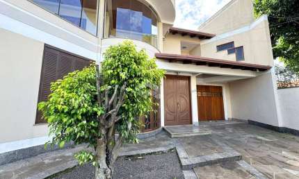 Casa com 3 Dormitórios, 1 suíte master, piscina, área gourmet, no Bairro Estância Velha, na cidade de Canoas. Aceita Financiamento Bancário e FGTS.