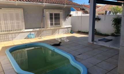 Casa térrea com 3 Dormitórios com piscina e quiosque , Bairro São José- canoas