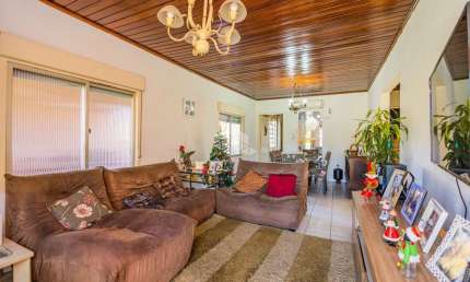 Casa térrea com 3 dormitórios, aceita financiamento, no bairro Niterói/Canoas.