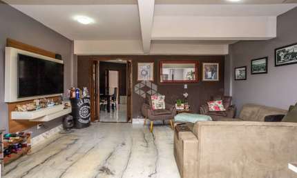 Casa com 6 dormitórios, 1 suíte com hidromassagem, 4 banheiros, salão de festas com churrasqueira,  à venda no bairro Estância Velha, Canoas