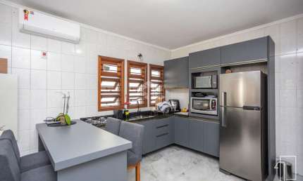 Casa térrea no Moinhos de Vento em Canoas! Aceita financiamento e FGTS!