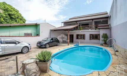 Casa com 5 dormitórios, 1 suíte, espaço gourmet e piscina. A venda no Bairro Rio Branco em Canoas-Rs