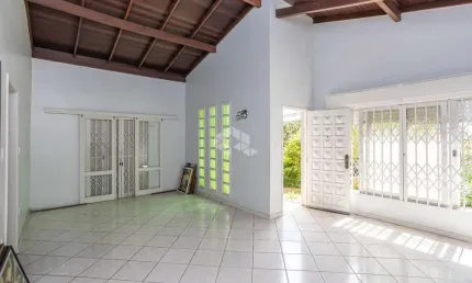 Casa Térrea com 02 Dormitórios, 2 banheiros, pátio. À venda no bairro Marechal Rondon em Canoas/RS. Aceita financiamento FGTS