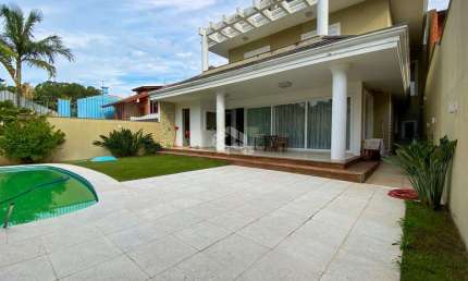 Sobrado com 4 (quatro) dormitórios 1 suíte, aceita financiamento, no Bairro Jardim do Lago.