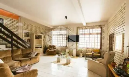 Casa/Sobrado de 4 Dormitórios/Quartos no Bairro São José/Canoas