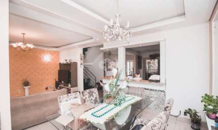 Casa/sobrado com 3 dormitórios, suíte master com hidromassagem, piscina e churrasqueira em Canoas, aceita financiamento e uso do FGTS
