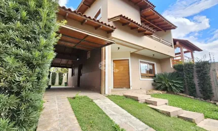 Casa sobrado, 3 dormitórios, 1 suíte, closet, hidromassagem, sacada, cozinha, sala, lareira, lavabo, pátio e 2 vagas. a venda no bairro bela vista