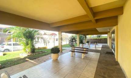 Apartamento de 2 dormitórios, com vaga e dependência de empregada no Bairro Marechal Rondon-Rs