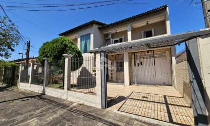 Casa 4 dormitórios com 2 suítes, hidromassagem, pátio com piscina, sala de estar e jantar. A venda no Bairro Bela Vista- Canoas