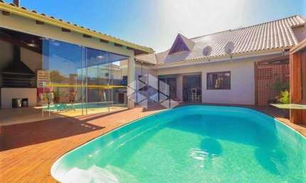 Casa 4 dormitórios, 3 suítes, 4 vagas, piscina e amplo pátio