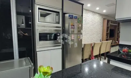 Casa sobrado á venda com 2 dormitórios, semimobiliada, churrasqueira e 2 vagas de garagem. bairro são josé em canoas.
