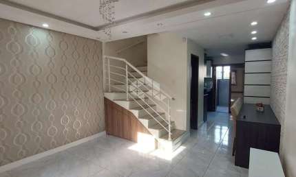 Casa Sobrado á venda com 2 Dormitórios, semimobiliada, churrasqueira e 2 vagas de garagem. Bairro São José em Canoas.