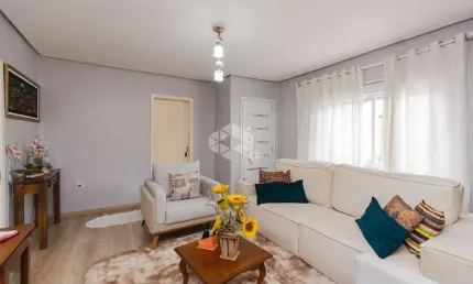 Belíssima Casa sobrado 03 dormitórios Bairro Igara/Canoas