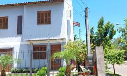 Sobrado  03 dormitórios sendo 1 suíte no Bairro São José em Canoas.