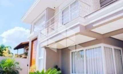Casa/sobrado 3 dormitórios, 3 suites, lareira, churrasqueira, pátio, 5 vagas de garagem. A venda no Bairro Igara/Canoas!