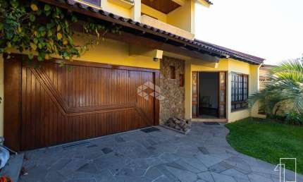 Casa com piscina, 3 dormitórios, 1 suíte, no Bairro Nossa Senhora das Graças, em Canoas. Estuda imóvel