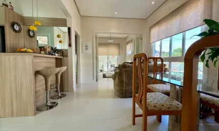 Casa térrea no bairro Marechal Rondon, terreno 19X30 - 570m2, 2 dormitórios, 2 vagas de garagem. Aceita financiamento, FGTS, estuda dação e veículo.