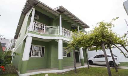 Casa à venda em Canoas com 3 dormitórios, financiamento e espaço gourmet próximo ao ParkShopping
