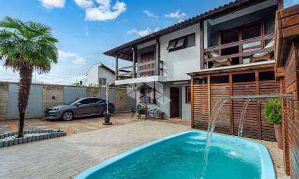 Casa Sobrado, 4 dormitórios, Suite, 3 banheiros, closet, sacada, piscina, área gourmet, amplo pátio.Localizado no bairro São José