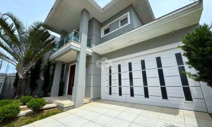 Casa com 3 dormitórios, sendo 3 suítes, 4 vagas, no Bairro Marechal Rondon em Canoas - RS.