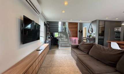 Casa com 3 dormitórios, sendo uma suíte, 2 banheiros, Living estendido, pátio com piscina, no Bairro Estância Velha, em Canoas. Aceita financiamento.