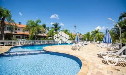 Casa em condomínio Vivendas do Lago, com 2 dormitórios, 2 banheiros, 2 vagas de garagem. Aceita Financiamento e FGTS.