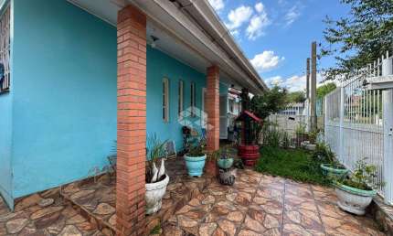Casa com 3 dormitórios, 2 banheiros, vaga de garagem coberta para 2 carros, no Bairro Estância Velha, em Canoas/RS.