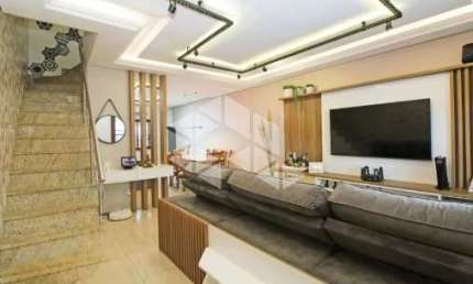 Casa com 3 dormitórios, sendo uma suíte, semi mobiliada, vaga para 02 carros, no bairro São José, em Canoas. Aceira Financiamento Bancário.