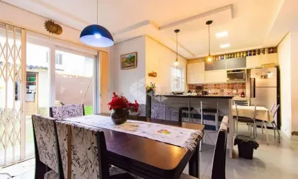 Casa sobrado 3 dormitórios sendo 1 suíte, reformado e decorado, semimobiliado, pátio, vaga 2 veículos, igara/canoas. aceita financiamento bancário