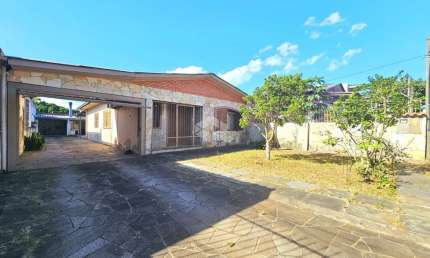 Casa ampla de 3 dormitórios até 5 carros no bairro Igara em Canoas