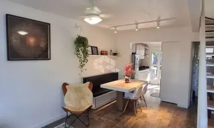 Sobrado 2 dormitórios, 1 vaga de carro coberta, 68 m² construído, bairro São José , na cidade de Canoas. Aceita Financiamento bancário e FGTS.
