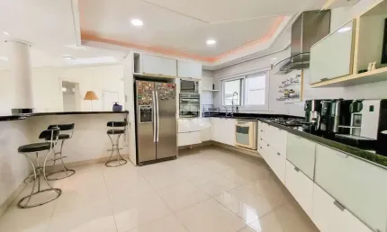 Casa 4 dormitórios, 3 suítes, piscina, garagem ampla, moinhos de vento - canoas, mobiliada com eletros completa, aceita financiamento