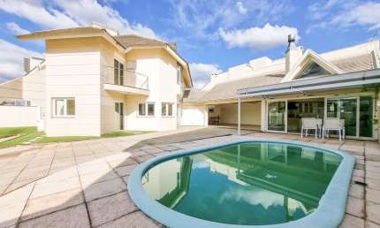 Casa 4 dormitórios, 3 suítes, piscina, garagem ampla, Moinhos de Vento - Canoas, mobiliada com eletros completa, Aceita Financiamento