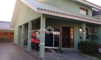 Casa Sobrado, Igara/Canoas, 03 dormitórios, 3 vaga garagem, semi mobiliado com lareira, Aceita financiamento e FGTS. Próximo Park Shopping.