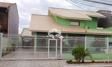 Casa Sobrado, Igara/Canoas, 03 dormitórios, 3 vaga garagem, semi mobiliado com lareira, Aceita financiamento e FGTS. Próximo Park Shopping.