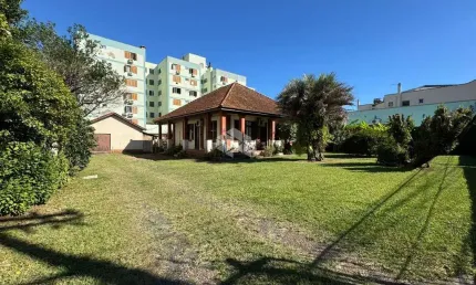 Terreno com 962,00m², localizado no centro, na cidade de Canoas, próximo a Doutor Barcelos. Aceita Financiamento.