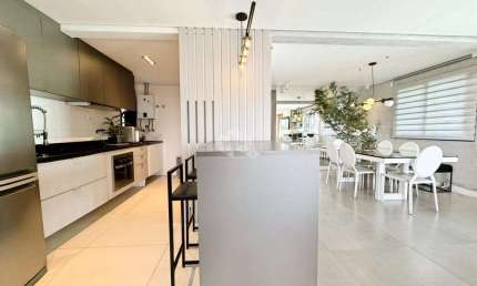 Apartamento com 3 dormitórios, transformado em 2, 2 suítes, no bairro Marechal Rondon, próximo ao Parkshopping Canoas. Aceita Financiamento.