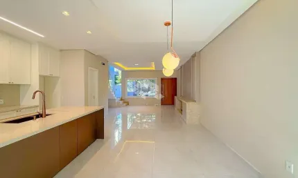 Casa semimobiliada à venda no bairro Bela Vista em Canoas - 3 dormitórios, suíte, pátio e espaço gourmet - Aceita financiamento e FGTS