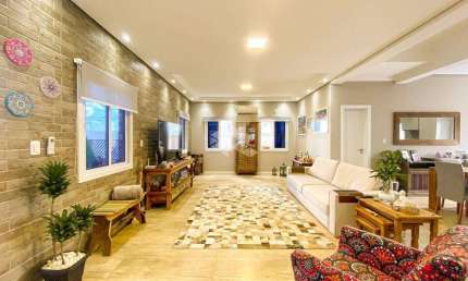 Sobrado 3 dormitórios, suíte com banheira, espaço gourmet,  4 vagas, piscina com deck no bairro Igara na cidade de Canoas.