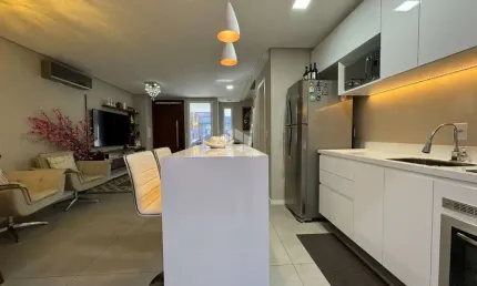 Casa reformada com 3 dormitórios, 1 suíte, 2 vagas de garagem cobertas, no bairro Igara, na cidade de Canoas. Aceita Financiamento Bancário e FGTS.