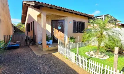 Casa à venda no Bairro Olaria em Canoas - 2 dormitórios, 3 vagas, com financiamento e uso de FGTS