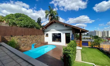 Casa com 2 dormitórios, 2 banheiros, semimobiliada, piscina, àrea gourmet, 101,17 metros quadrados , bairro Operário, em Novo Hamburgo.