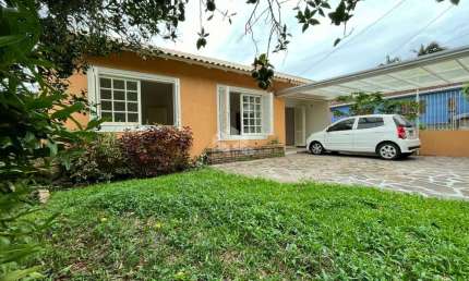 Casa com 2, sendo um suíte,2 churrasqueiras, pátio, no bairro Vila Nova,Novo Hamburgo Aceita Financiamento e FGTS como entrada.