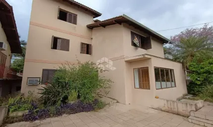 Casa  bairro Operario com 5 dormitorios 3 suites 2 vagas de garagem e churrasqueira