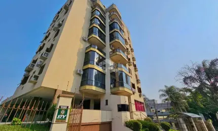 Apartamento semi mobiliado, 2 dormitórios, varanda fechada, 2 vagas de garagem, elevador, piscina, quiosque, sol da manhã, bairro vila rosa.