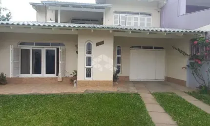 Casa/sobrado com 2 andares, 3 dormitorios e piscina