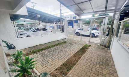 Sobrado com 3 dormitorios, sendo 1 suite em Canoas/RS.